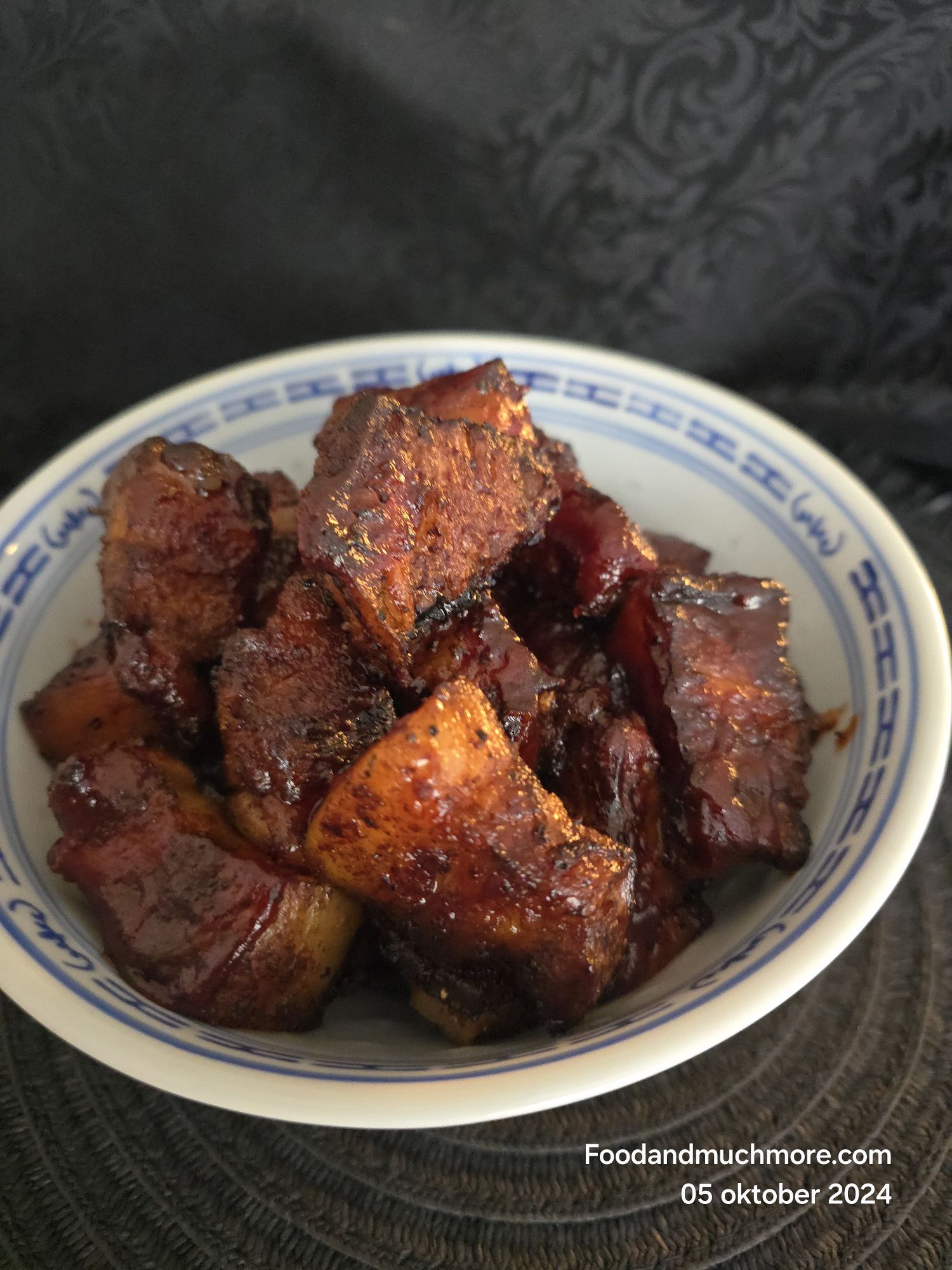Burnt Ends på fläsksida med BBQ-glaze