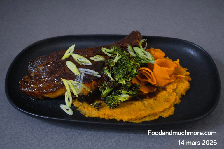 Långkokta ingefärsspjäll med glaze, sötpotatispuré och broccoli